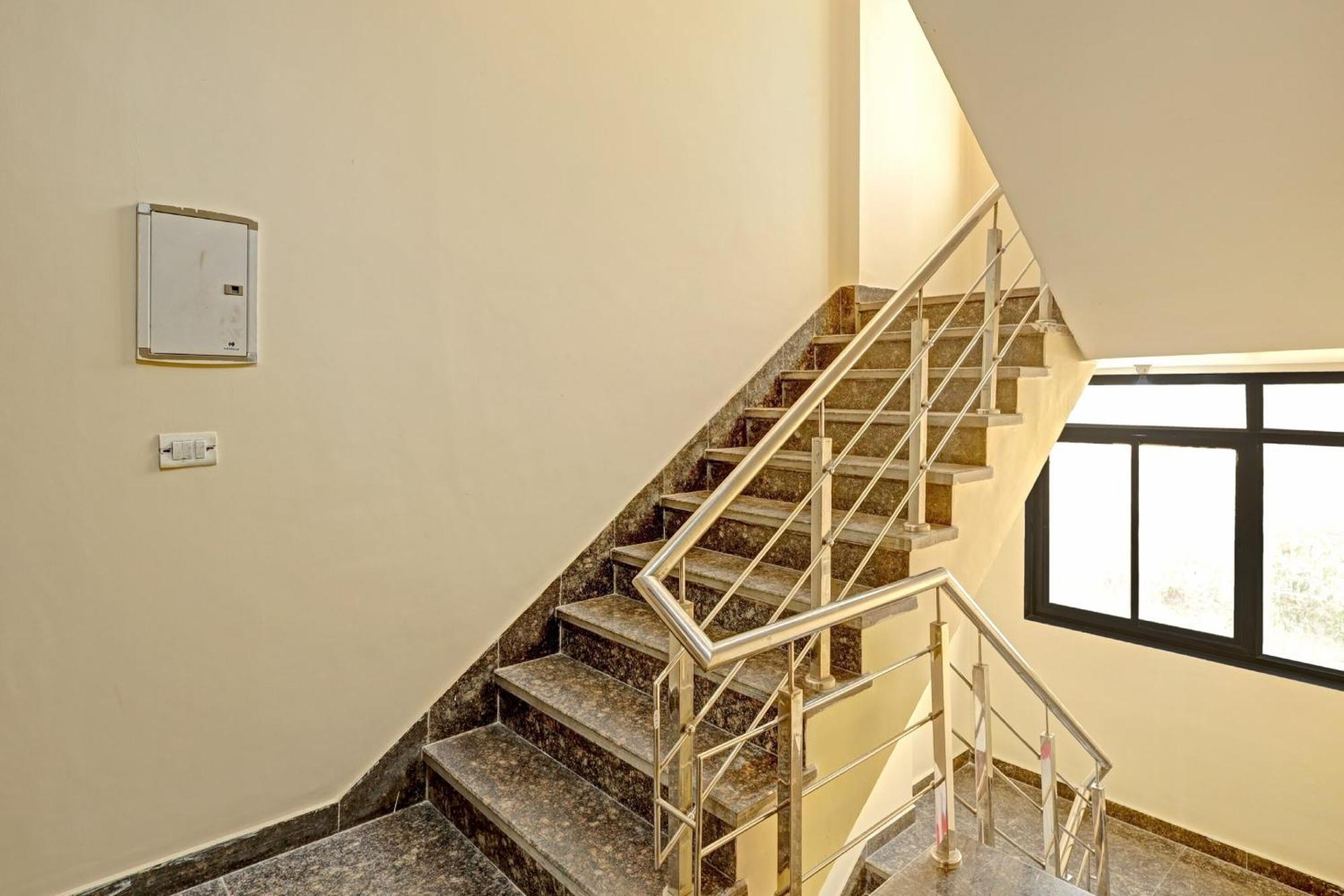 Hotel O A.K Palace New Delhi Ngoại thất bức ảnh